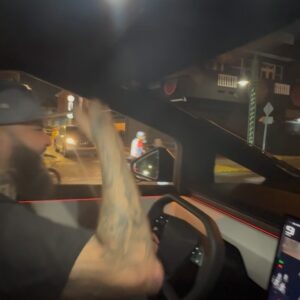 Esteban Ahn Instagram - Un Coreano en Bayamón en la 167 🛡️🏁 Carbon Vlog ya disponible 👹🇰🇷🔥