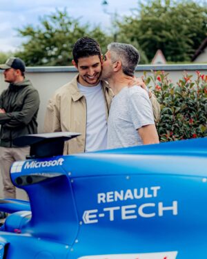 Esteban Ocon Instagram - My @alpinef1team race winning car has a new home 💙 an extremely special day as we welcome the Hungarian GP A521 to the family garage! 🏆