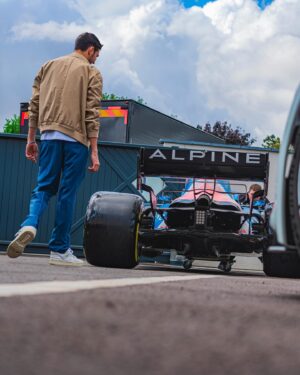 Esteban Ocon Instagram - My @alpinef1team race winning car has a new home 💙 an extremely special day as we welcome the Hungarian GP A521 to the family garage! 🏆