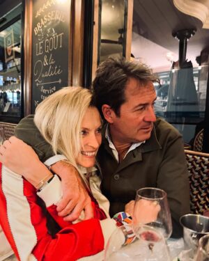 Estelle Lefébure Instagram - Un ami est une personne qui vous veut du bien , qui a toute votre confiance et qui est sincère avec vous …
Merci @jeremcome pour cette soirée