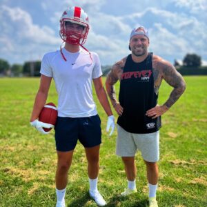 Étienne Boulay Instagram - Nouveau défi 🏈 pour @hayden_latendresse qui jouera avec les Titans de St-Jean cette saison @dorchesterstitansfootball !!! Tellement fier !!!