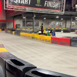 Eva Amurri Martino Instagram - Spent the weekend celebrating my wonderful husband turning 40!!!! ❤️✨🏎️🍽️🍸🎈🕹️ I may not have been around for all of his years, but I’m so grateful we get to spend the best years together. There is nobody who deserves happiness more than him 🥹

We started off racing go carts, winning tickets and stuffed animals at the arcade, and having fun like kids with family and his oldest friends (college roommates! omg!). Ian got top score of the day in racing and top 4 of all time 👀🏆

Then we made our way to the most gorgeous and delicious dinner at @artisansouthport, with a four course tasting menu, so much laughter and stories shared, and a little deranged table surprise by yours truly 😂🤪.

What a special time soaking up all the love. ☺️
