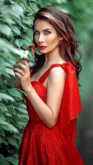 Eva Decastelo Instagram - Focení s krásnou Evičkou @decasteloeva 🥰🥰🥰. Za make-up a vlásky děkuji skvělé Martince❤️ @martina_mk.makeup a za asistenci na place @mua_veronikagabrielova ❤️. 

#fantasyart #fantasyfoceni #nikoncz #focenipraha #fantasyphotography #reddress #princess #beauty #makeup
