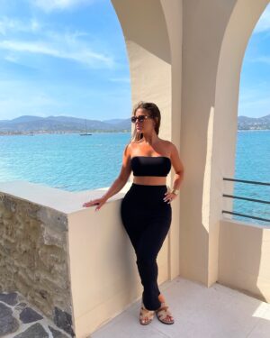 Eva Ducci Instagram - 🩵 @fashionnova 

Another Time Double
Lined Skirt Set - Black

*collaboration commerciale*