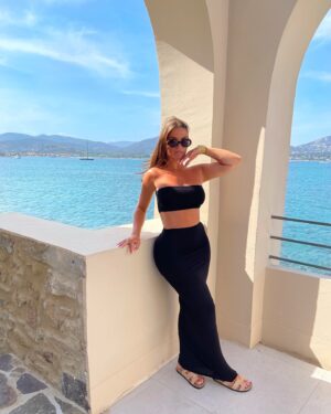 Eva Ducci Instagram - 🩵 @fashionnova 

Another Time Double
Lined Skirt Set - Black

*collaboration commerciale*