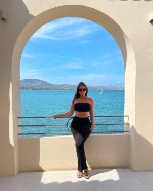 Eva Ducci Instagram - 🩵 @fashionnova 

Another Time Double
Lined Skirt Set - Black

*collaboration commerciale*