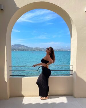 Eva Ducci Instagram - 🩵 @fashionnova 

Another Time Double
Lined Skirt Set - Black

*collaboration commerciale*