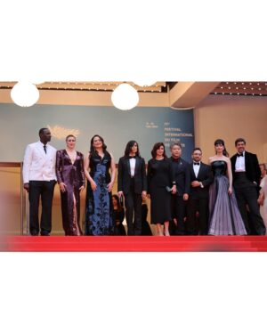 Eva Green Instagram - Bonjour, Cannes! 😎 

I am honoured to be part of this year’s In Competition jury for @festivaldecannes alongside my amazing jury members #GretaGerwig (our leader !) @lilygladstone @filmbayona @pierfrancescofavino @omarsyofficial @nadinelabaki @ebruceylan #KoreedaHirokazu

I’m looking forward to the next ten days of thoroughly immersing myself in the world of cinema. 

…. and thank you @galafr for capturing a mini reunion with @louisgarrellouisgarrel 🩵

Photos by Getty Images, AP , Reuters, AFP , WireImage

#Cannes2024 #OpeningCeremony
