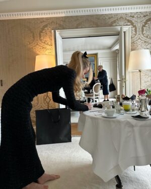 Eva Herzigová Instagram - BALENCIAGA O’CLOCK
@balenciaga