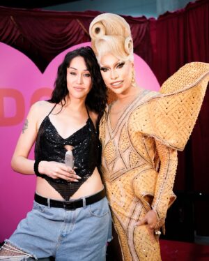 Eva Le Queen Instagram - What a crazy weekend that was! 🌎💫

Thank you so much @rupaulsdragcon LA for yet another unforgettable con! Can’t wait to see you all again at DragCon UK 2025. ❤️ Swipe all the way to the left for my favorite kiki. 👀

Custom look by the amazing @ehrranmontoya 
Hair by @the.jquinn 
Photo and video by @playbyplayhouse
