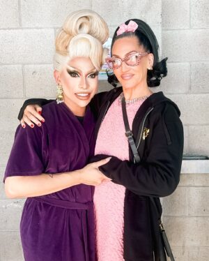 Eva Le Queen Instagram - What a crazy weekend that was! 🌎💫

Thank you so much @rupaulsdragcon LA for yet another unforgettable con! Can’t wait to see you all again at DragCon UK 2025. ❤️ Swipe all the way to the left for my favorite kiki. 👀

Custom look by the amazing @ehrranmontoya 
Hair by @the.jquinn 
Photo and video by @playbyplayhouse
