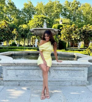Eva Longoria Instagram - Hello August💛🌞