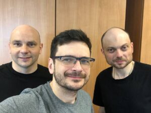 Evgeniy Chichvarkin Instagram - Поздравляю @brewerov @vkaramurza @ilya_yashin , кого знаю лично и других уважаемых людей с освобождением из путинского плена. Я так рад за вас всех и очень благодарен всем, кто писал об этом, говорил с трибун, и особенно кто джиарил и лоббировал обмен.  Уже много лет от новостей идут мурашки и мы отвыкли радоваться, читая ленту.
 Я до конца не верил, что это произойдёт, не привык в такое верить, прошу прощения у всех, кого заразил своим пессимизмом. 
 Важные выводы, которые напрашиваются: 
 1. Люди с открытой антивоенной позицией, не возвращайтесь в Россию ни за что, или уезжайте как можно быстрее, обменный фонд шпионов и убийц исчерпан, Путин получил наверняка всех, кого хотел. 
 2. В России в 100 раз больше политических заключённых, чем обменянных, не стоит увеличивать это число. 
3. Украине, чтобы вернуть и детей и азовцев и других пленников, нужен свой обменный фонд и ещё большие международные политические усилия. 
 4. Запад разглядел российскую политическую оппозицию, к сожалению после жестокого убийства Путиным её лидера @navalny. И то не до конца. 
  5. Если бы не интрига на выборах в Штатах, не факт, что обмен бы состоялся. 
 6. Надо всё время и всем напоминать про жуткие условия для российских политзеков !  Свободу Петрейчук, Беркович и сотням порядочных честных людей в застенках ! #свободуполитзаключенным !