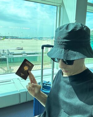 Fabien Corbineau Instagram - 파리 갑니다 (이강인 도시) 🇫🇷🥳
Ici c’est PARIS (인천 T2) 
#PSG #리그앙인 #파비생제르망