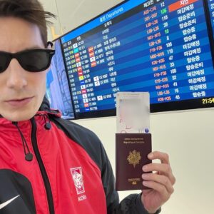 Fabien Corbineau Instagram - 1년만에 카타르! 우승 가자 대한민국 🇰🇷🔥 (이강인 해트트릭)
(어라? 여권은 프랑스네?!)
انا ذاهب الى قطر
Off to Qatar, let’s go KOREA