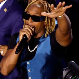 Fabienne Colas Instagram - What a great time to be alive! To Democracy, Hope, Freedom, Class, Respect, and Joyyyyyyyyyy!!!! The Captain gets to set the tone, and Kamala Harris did at the Democratic National Convention 2024. The energy is through the rooof and is so contagious: from Lil Jon to Spike Lee, from Steve Wonder to Oprah, from the Obamas to the Clintons... #SoProud #KamalaHarrisForPresident #DNC