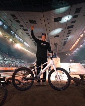 Fabio Wibmer Instagram - GIVEAWAY for all my german followers 🤙
Wir kommen mit der @mastersofdirt Show endlich nach Deutschland! 
Daher verlose ich 2 VIP Tickets 🔥
(Anreise, Übernachtung im Riders Hotel & Tickets mit Meet & Greet)

Was ihr tun müsst:
- Liked diesen Post
- Makiert zwei Freunde

Unsere Tourstops sind:
- Kiel 10.2.24
- Stuttgart 18.2.24
- Dortmund 13.4.24
- Frankfurt 20.4.24

Es wird der Hammer! Ich freu mich auf jeden von Euch 🔥👊
