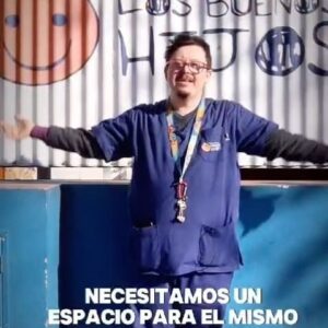 Facundo Arana Instagram - Vean bien todo el video de mi Amigo Augusto… a El ya lo conocen. Se puso al hombro esta campaña genial.. La mano que pide es preciosa. No sirve (aunque será bienvenido) que venga un belleteróoon aislado a poner todo lo que se necesita. Más bien un poco cada uno. Lo que se pueda. Yo lo hago ya mismo. Sería lindo que puedan terminar esa casa rápido en estos tiempos difíciles. Porque ellos entienden de Amor, que es lo que dan. Los invito a ser parte de esta utopía maravillosa. Que tengan una buena tarde!! El alias es escuela.buenos.hijos … Seguilos! @escuelabuenoshijos