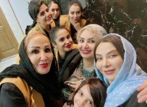 Faghiheh Soltani Instagram - بی نهایت خوب یعنی شما ♥️
ممنونم که با مهربانی و حضور دلپذیرتون جهان منو زیباتر کردین 🙌♥️💎🎊🎂🍰
@dr_iranchi 
@shiva.khosroumehr 
گندمک کوچک من ♥️
و تیم جذاب و دلنشین دکتر ایرانچی که بهترین هستند 😍💚😍♥️
و از تمام شما عزیزانی که پیام فرستادین و من نتونستم تک تک پاسخ بدم بینهایت ممنونم 🙌♥️🙌♥️