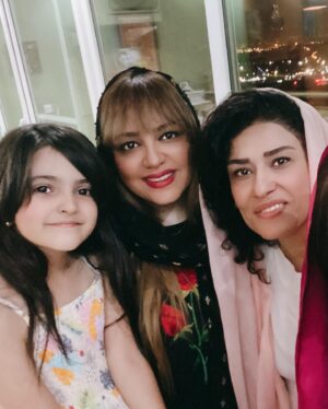 Faghiheh Soltani Instagram - خداوند خالق تمام شادیهای هایتان باد ♥️🙌♥️
از رفقای نابم و از تک تک شما عزیزانم بخاطر پیامهای زیبا و پر از لطف و مهرتون سپاسگزارم 🙌♥️
#فقیهه_سلطانی_نیل_آی 
#رویا_بختیاری #کتی_نیکپوی #لیلا_برخورداری #گندم_امیدیان_سلطانی 
@leila.barkhordari 
@royabaktiyari 
@kathy_nikpouy 
تورق بفرمایین ♥️