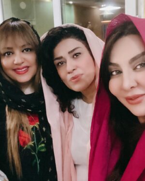 Faghiheh Soltani Instagram - خداوند خالق تمام شادیهای هایتان باد ♥️🙌♥️
از رفقای نابم و از تک تک شما عزیزانم بخاطر پیامهای زیبا و پر از لطف و مهرتون سپاسگزارم 🙌♥️
#فقیهه_سلطانی_نیل_آی 
#رویا_بختیاری #کتی_نیکپوی #لیلا_برخورداری #گندم_امیدیان_سلطانی 
@leila.barkhordari 
@royabaktiyari 
@kathy_nikpouy 
تورق بفرمایین ♥️
