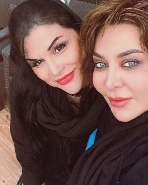 Faghiheh Soltani Instagram - خواهر بودن فقط به هم خون بودن نیست ! 
ممنونم بخاطر وجود پر از لطفت ، خواهری عزیزم 
♥️🙌🙏🏽♥️🧿
#کتی_نیکپوی 
@kathy_nikpouy