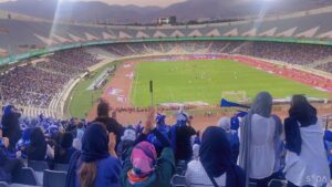 Faghiheh Soltani Instagram - و دختران خوشحال فوتبالی 
⚽️♥️😍🙋🏻‍♀️
#حضور_بانوان_در_ورزشگاه 
#استقلال_پیکان