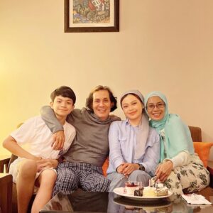 Faizal Hussein Instagram - Happy birthday sayang @fazryn.faizal luv u..🥳😘