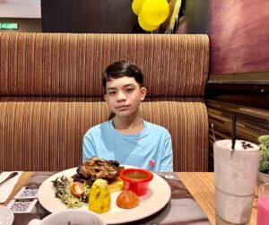 Faizal Hussein Instagram - Happy 14th birthday @fazrick.faizal .Love u till the end …