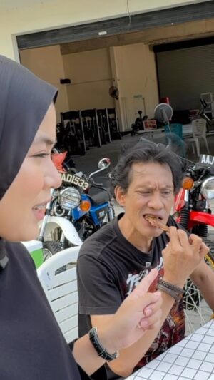 Faizal Hussein Instagram - Sanggup dia guriskan hati lagenda Malaysia..🥹