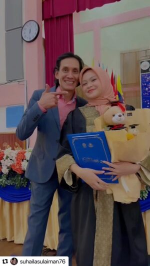 Faizal Hussein Instagram - Congrats Baby !! 🎓
Luv u… @fazryn.faizal