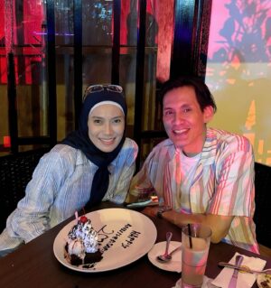 Faizal Hussein Instagram - Alhamdulillah ❤️

#20thanniversary 
#tillsyurga 

thank u @fazryn.faizal @fazrick.faizal