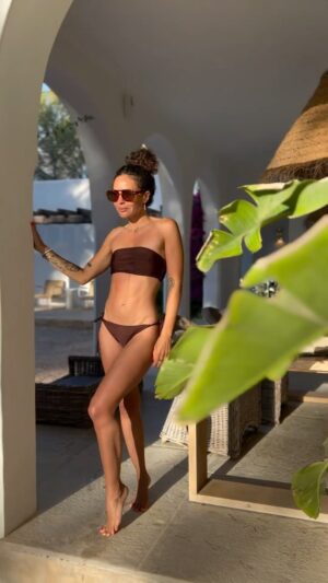 Fajah Lourens Instagram - B-day week 

Ik ben allereerst naar Benissa gevlogen, waar ik een prachtig stuk grond heb gereserveerd waar ik hopelijk mijn droom  mag realiseren. Vanuit daar vlieg ik naar mijn twee lieve vriendinnen, @mima82  en @dani_jasarevic op Ibiza om mijn 43e verjaardag te vieren. Het zou een rustig Keto-weekje worden, maar het werd een wild Midlife Crisis-weekje. Het was fantastisch op naar de 44. 🔥