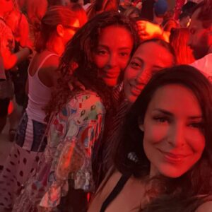 Fajah Lourens Instagram - Aan deze heerlijke dagen komt een eind. Omg, wat hebben we gelachen. 25 jaar vriendschap ook nog even bezegeld met een tatoeage ♥️. Love you girls @mima82 @dani_jasarevic