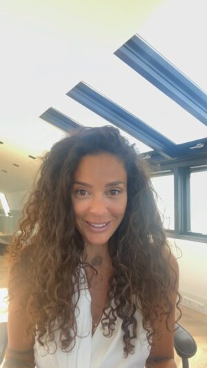 Fajah Lourens Instagram - GRATIS ONLINE PROGRAMMA....Mijn allergrootste passie is mensen inspireren en motiveren om te worden wie ze in essentie echt zijn. Dat ze mogen loslaten wat niet bij hen hoort en durven te kiezen voor hun hart. Ik geloof dat er zovelen niet hun potentie benutten en hun fijnste leven leven. Daarom heb ik besloten om het Innerlijk Kind-programma, dat ik heb ontwikkeld voor MKBM I Am Present, vanaf heden gratis beschikbaar te maken.
