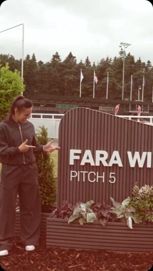 Fara Williams Instagram - The Fara Williams pitch 👏