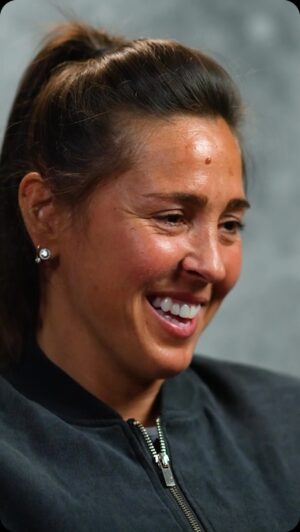 Fara Williams Instagram - The most capped England player of all time. 🏴󠁧󠁢󠁥󠁮󠁧󠁿

A living legend! 🤩