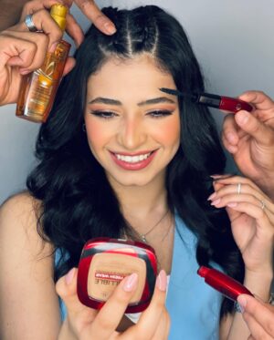 Farah Anany Instagram - 💄✨ 
 The 4th photo though..