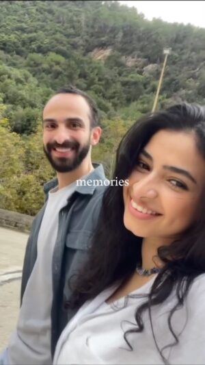 Farah Anany Instagram - من يومين كملنا ٣ سنين مع بعض ، سنتين مخطوبين ! 
انت متخيل ؟😄 شكراً على احلى ٣ سنين حصلتلي فيهم كل حاجه حلوه ، و تقريباً معدل سنه و نص منهم خناق و عياط و نكد ... و بالمناسبه دي عايزه اقولك اني لو رجع بيا الزمن مش هختار حد غيرك اتخانق معاه و اعيط بسببه و انكد عليه و يحرق دمي و احرق دمه .. عشان انا اتأكدت خلاص ان ماحدش هيستحملني قدك .. و انا مش هقدر استحمل كائن الذكر ده غير لو اسمه فاروق قاسم❤️ بحبك يا فاروق .. كل سنه و انت حبيبي و صاحبي .. و السنه الجايه ان شاء الله ف بيتنا اللي بسببه البوست ده اتأخر يومين 😄
 Happy anniversary ❤️ 
22.2.2022