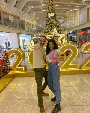 Farah Anany Instagram - اسفه اني هقول برقوقه قدام الناس بس مش قادره ماقولهاش ... اعذروني يا جماعه الراجل حقيقي  على قلبي اطعم من البرقوقه ... شكراً يا برقوقه على وقتك و حياتك و طاقتك و مجهودك و فلوسك 😄 اللي ٩٠٪؜ منهم معايا و ليا و عليا ❤️ شكراً على بيتك و اهلك و صحابك و حياتك اللي خليتني جزء من كل حاجه فيهم يمكن اكتر كمان  ما انا بعمل ده معاك .. ربنا يكتر من ايامنا الحلوه مع بعض و افضل بشاركك كل احتفالاتك و المناسبات الحلوه ... عشان اي مناسبه حلوه معاك ليها طعم تاني .. كل سنه و انت صاحبي و حبيبي يا برقوقه❤️
