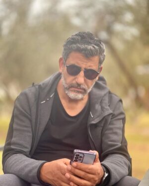 Farid Regragui Instagram - “Dans la colère rien ne convient mieux que le silence.”...
Merci mon frère  @mohamed_simoka_aouragh #serie #fouk_selk
#marrakech #amitiés #acteur #tournage #theatre