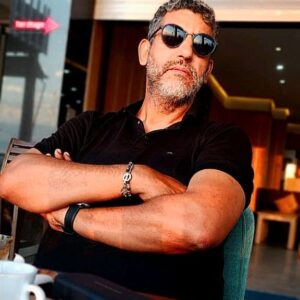 Farid Regragui Instagram - "La méditation est le repos de l âme et de l esprit. C'est une parenthèse de connexion avec soi même.."Radmou.
#theatre #acteurs #cinema #voyage #tournage  #parole #citation #documentaryfilm #maroc