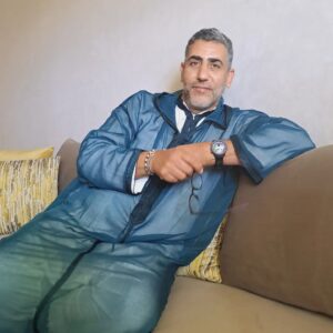 Farid Regragui Instagram - أحبابي وأصدقائي الأعزاء أهنئكم بعيد الفطر المبارك، اسأل الله في هذه الأيام المباركة أن يرزقكم السعادة الدائمة، وأن يديم المحبة في قلوبنا.