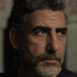 Farid Regragui Instagram - شخصية "احمد" في مسلسل "فوق السلك" للمخرج @nabilboudarqa خلال شهر رمضان المبارك...كل خميس على الساعة 22h.
@al_oula1
@mamounnaciri @s.c.naciri
#fouk_salk #فوق_السلك
Merci cher ami nabil pour cette belle prise..