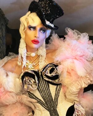 Farida Kant Instagram - Sul set della nuova sigla di Muccassassina.
Insieme al mio inseparabile coreografo @federicopatrizievents.