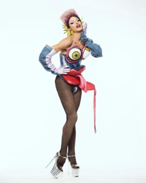 Farida Kant Instagram - Tra moglie e marito non mettere il dito! 
happy Valentine’s Day 💘 

ph: @robertochiovitti 
costume designer : me
wig: me
puppets: me