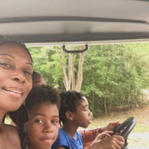 Fatima Robinson Instagram - Summering with the Family☀️🌻👙🍉⛱️🐝🧜‍♀️🛬