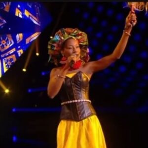Fatoumata Diawara Instagram - On m’aurait dit que cette célébration était ta dernière représentation internationale à Paris aux victoires de la musique, je ne l’aurais pas crue.

Si j’avais également su que je participerais à ta dernière prestation en Europe, j’aurais dit non ! Je souhaite exprimer ma reconnaissance envers le Seigneur pour m’avoir accordé la présence à tes côtés ce jour-là. 

Nous avons chanté la dernière hymne Manitouani de manière énergique, avec beaucoup de servitude et d’amour. Je ne savais pas que c’était ton adieu à la scène internationale ! 

Papa Toumani Diabate, je te souhaite un repos éternel ! Tu as fait tout ce que tu pouvais avec amour, joie et surtout avec dignité. 

Tu resteras gravé dans les mémoires du monde musical pour toujours ! Papa Toumani, que ton âme repose en paix. Toutes mes condoléances à la famille Diabaté 🙏🏾