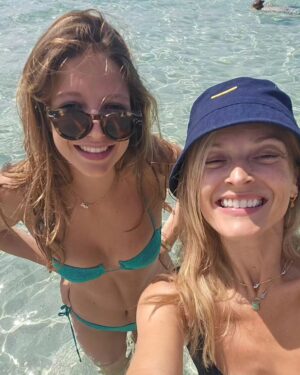Fearne Cotton Instagram - HAPPY BIRTHDAY LOLA 🎂🎉🎁🎈
My brilliant step daughter is 19 today.
What a joy it is to be your step mum and how cool it is to have witnessed you metamorphosize from a tiny five year old to a hilarious, smart, gorgeous, and kind woman.
Here's to more adventures and memory making.
Ps Let's get nuts
Love you ❤️