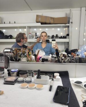 Federica Sabatini Instagram - Ce semo regà ❤️‍🔥

SUBURRAETERNA is on @netflixit 

Qua un po’ di backstage e amore per questa famiglia bella bella in modo assurdo 

Puro amore per voi 

🍿🖤💥